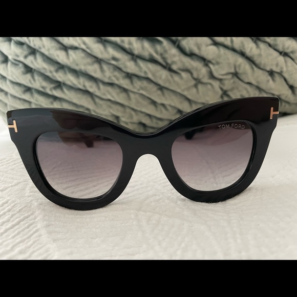 Tom Ford Accessories - Tom Ford- polarized cat eye sunglasses in black
